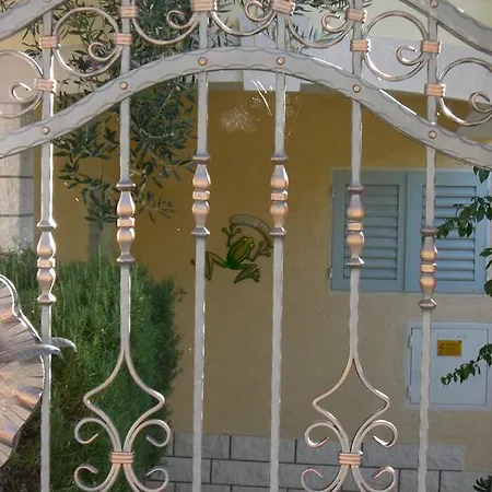 Anini Dvori Apartamento *